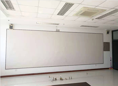 互動教室里電子白板則更加神奇
